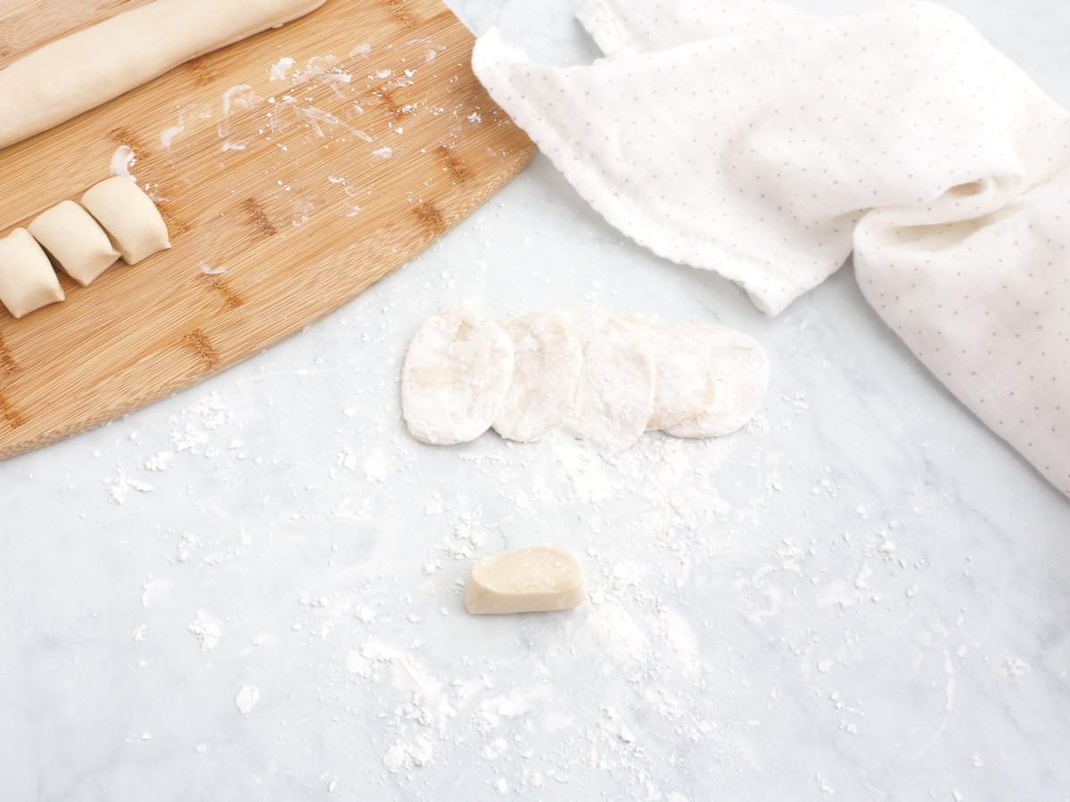 Aplastar los trozos de masa