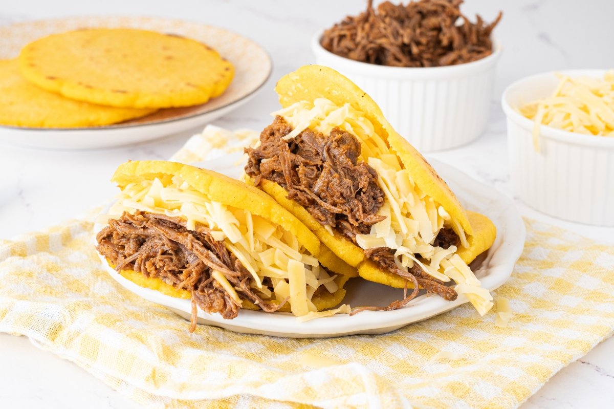 Arepa pelúa lista para servir