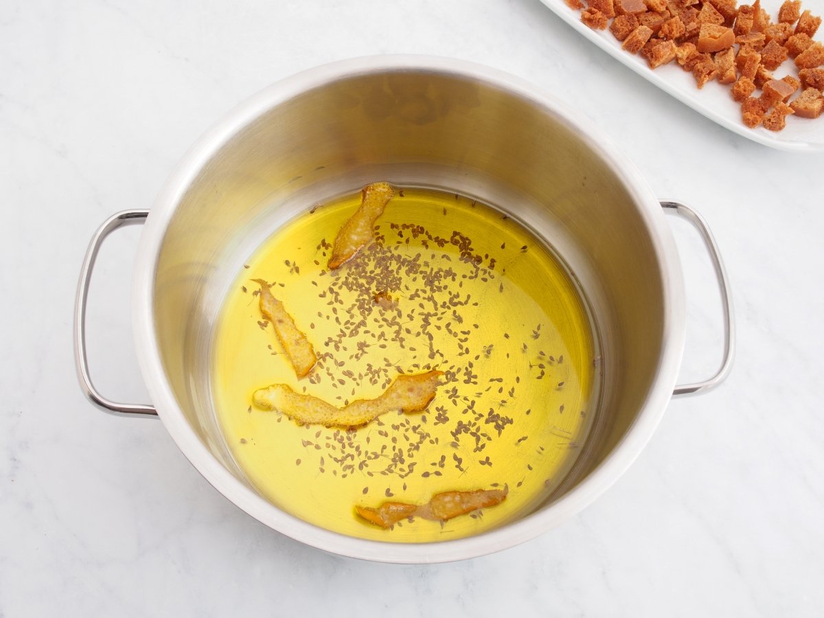 Aromatizar el aceite de oliva para las puches
