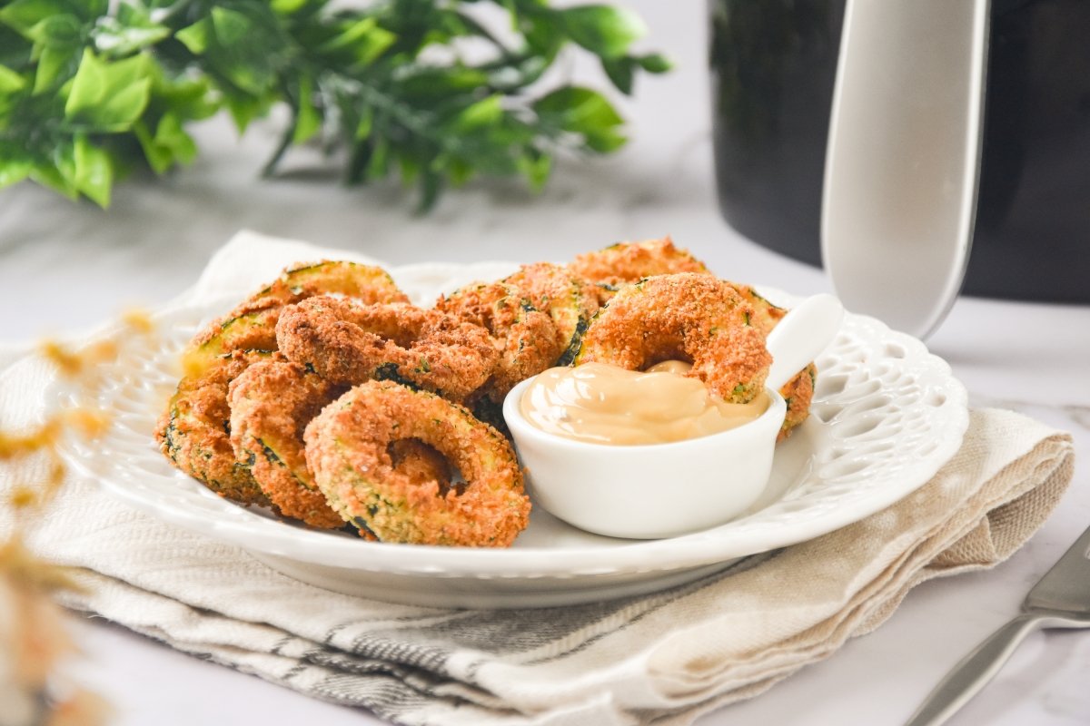 Aros de calabacín en freidora de aire caseros