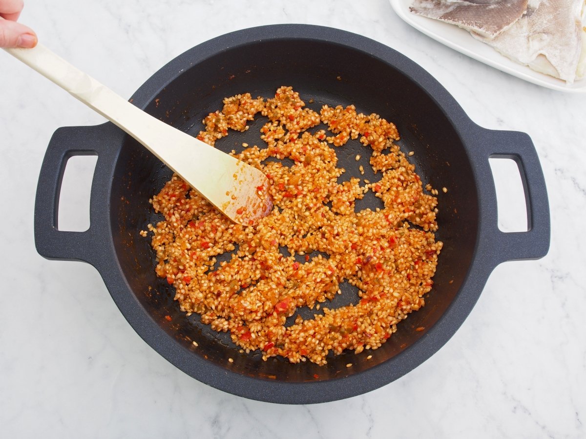 Arroz con bacalao (rehogar el arroz)