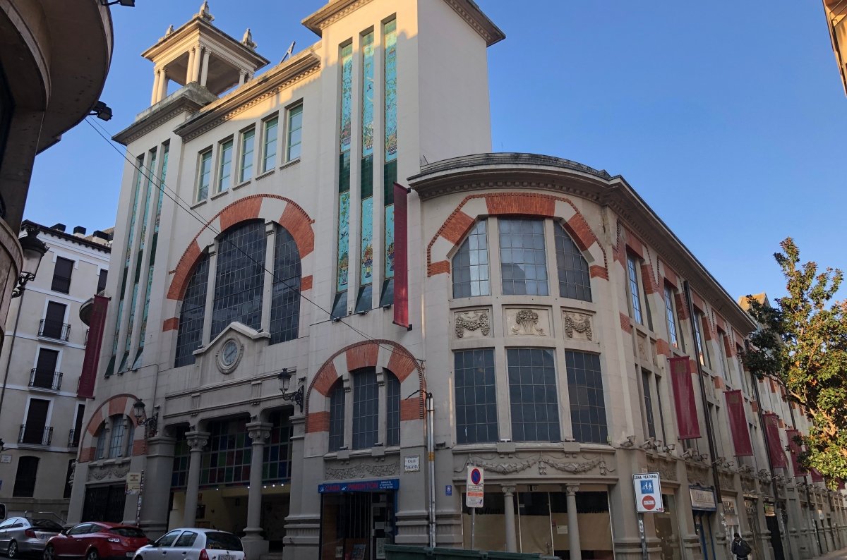 Aspecto de la fachada exterior del Mercado de San Blas de Logroño