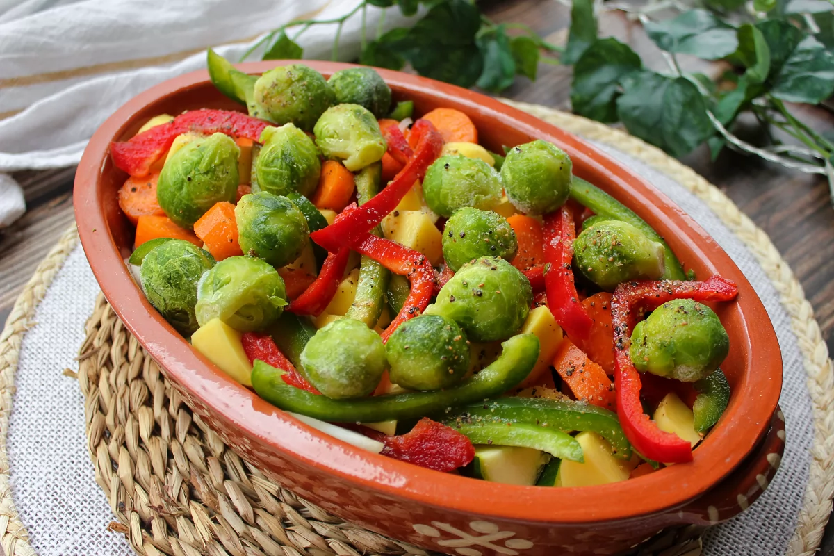 Merluza con verduras al horno 3 Aspecto de la fuente con los vegetales preparados para ser horneados