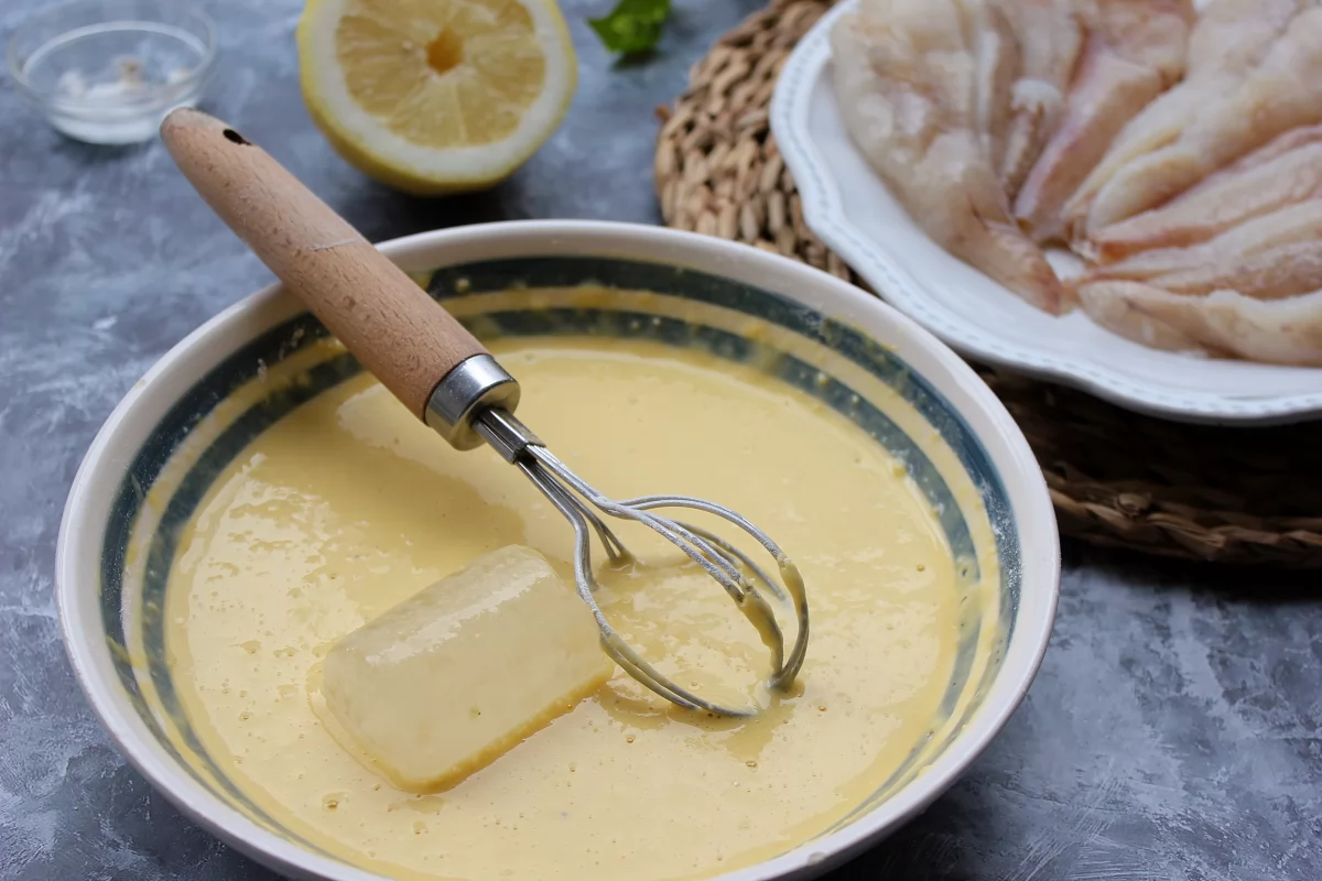 Aspecto de la masa estilo orly para rebozar el rape