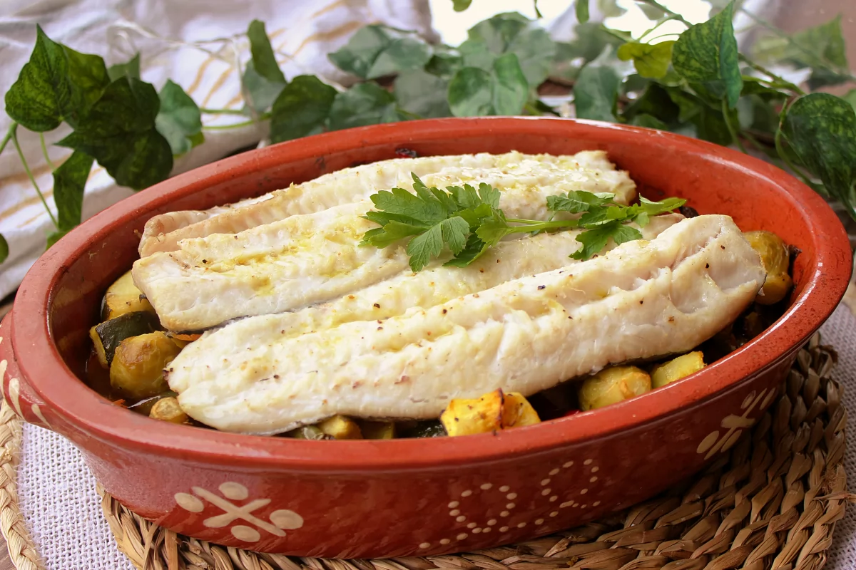 Merluza con verduras al horno 7 Aspecto de la merluza al horno con verduras recién sacada del horno