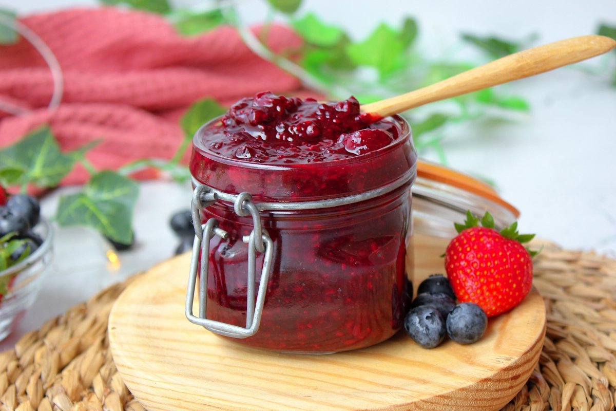 Aspect of homemade red fruit jam without sugar