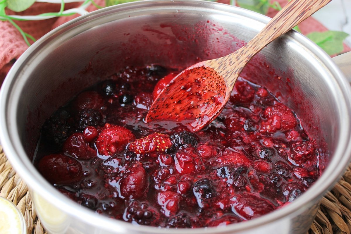 Appearance of red fruits during cooking