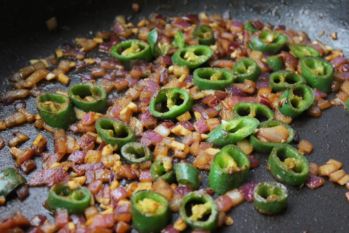 Aspecto de los vegetales sofritos durante su cocción