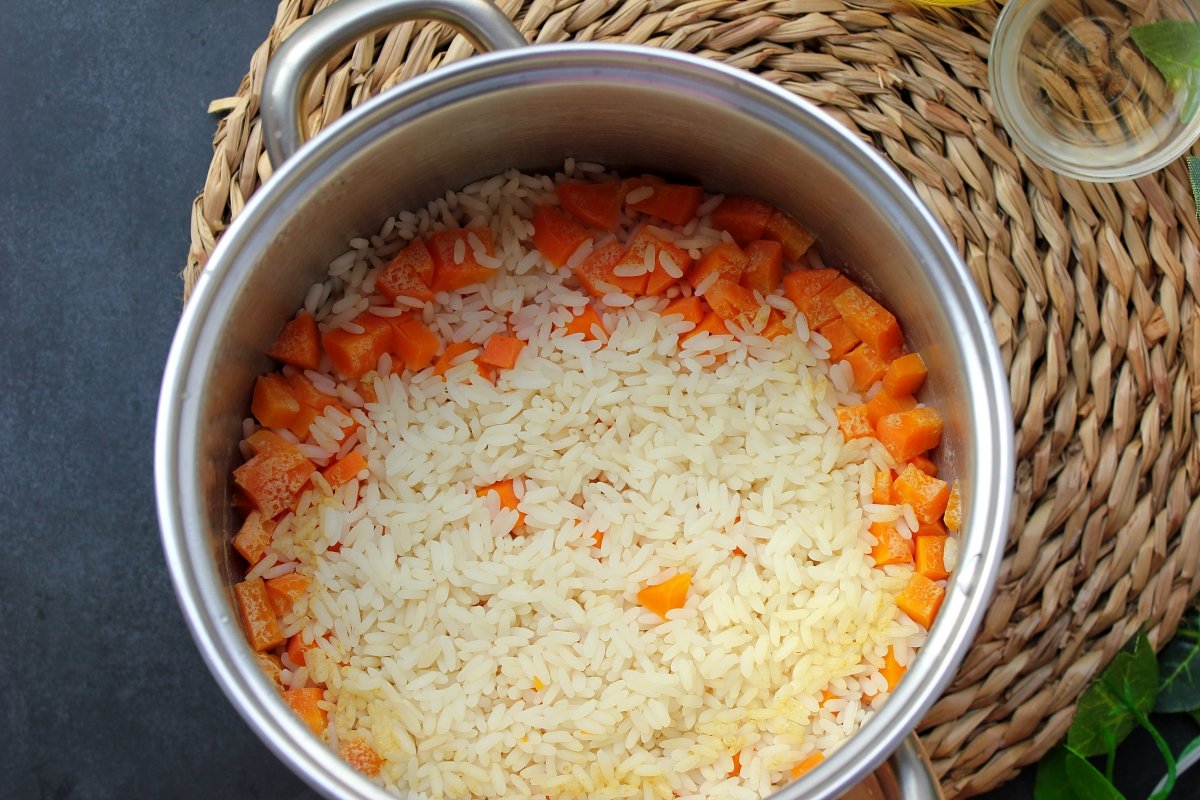 The appearance of the rice and carrot as soon as they are cooked