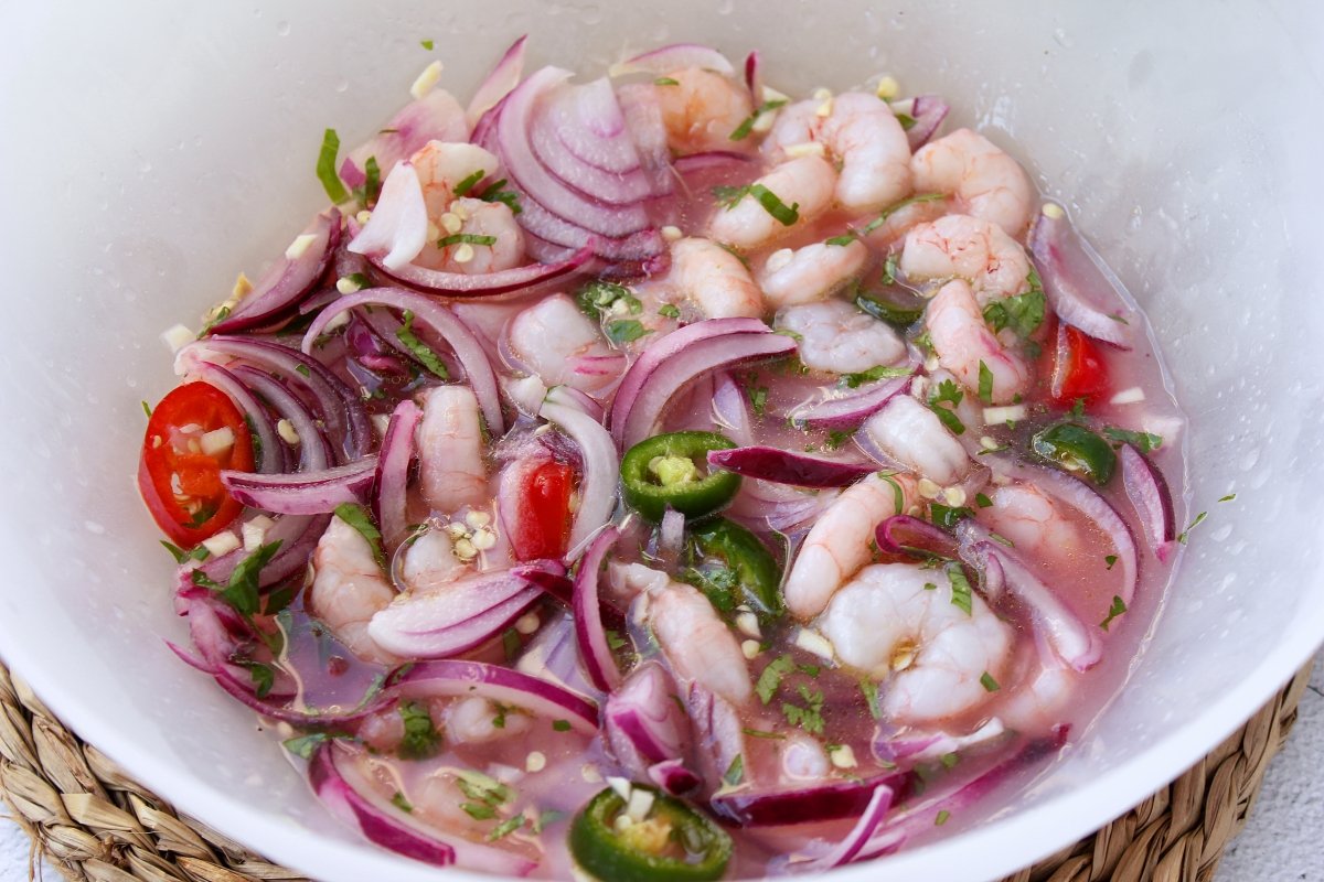 aspecto del ceviche de gambas tras su maceracion