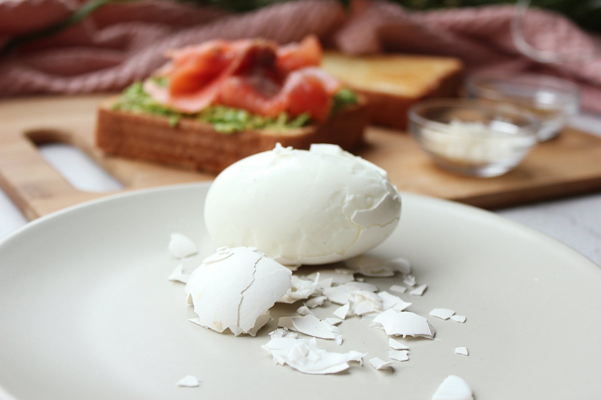Appearance of the egg once cooked in the peeling process