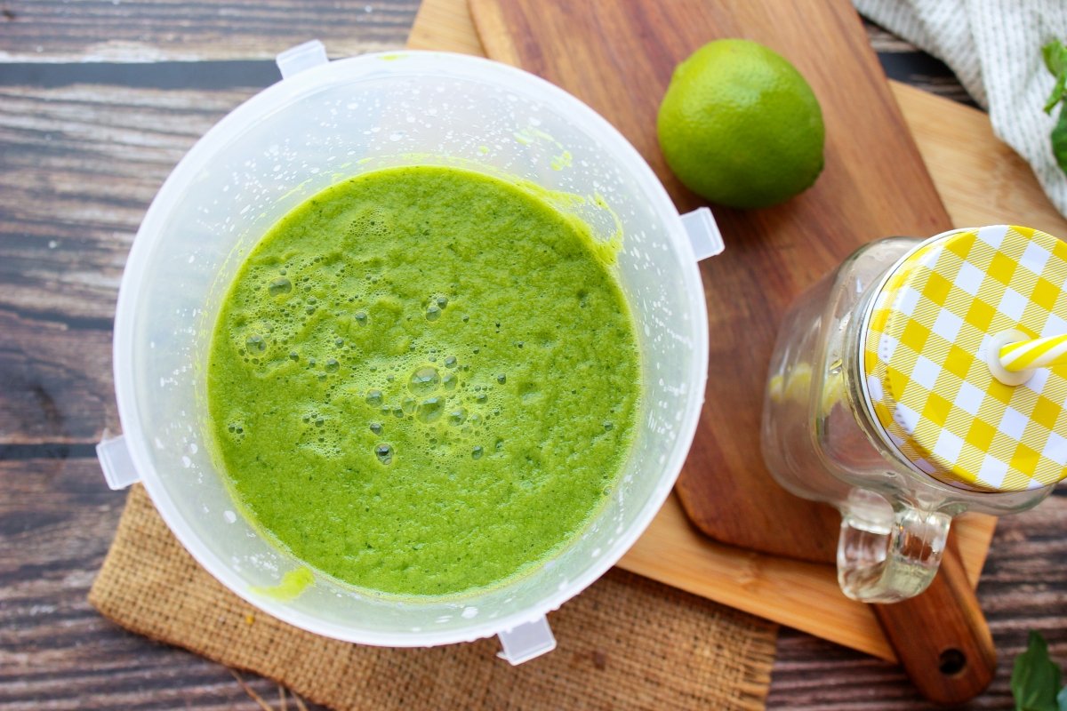 Appearance of freshly crushed green juice