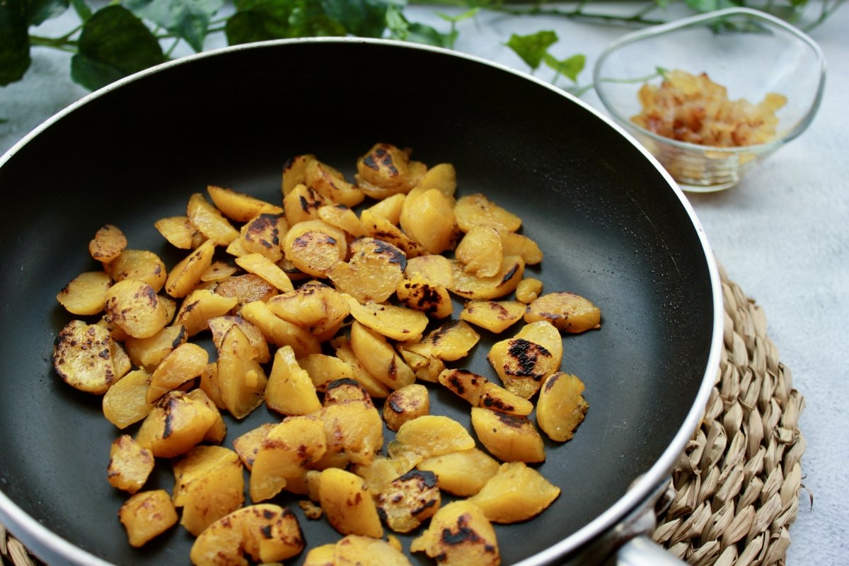 Appearance of the plantain after sautéing it in the pan