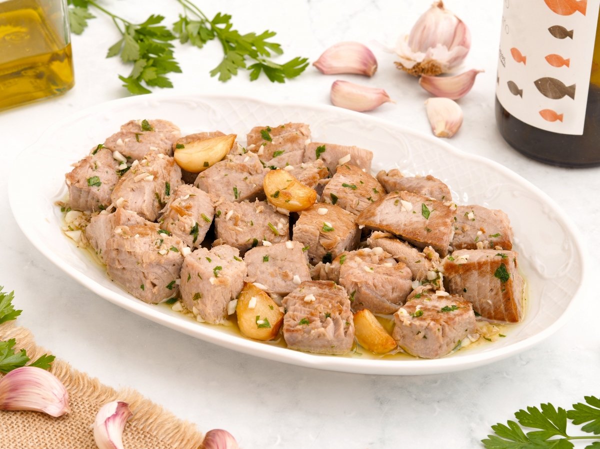 Atún al ajillo listo para servir