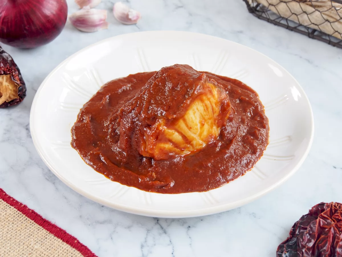 Bacalao a la vizcaína en el plato