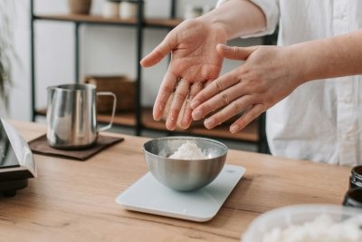 Cómo hay que pesar los alimentos: técnicas para antes y después de la cocción