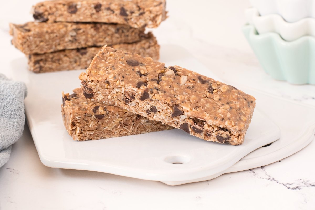 Barritas de proteína caseras listas para servir