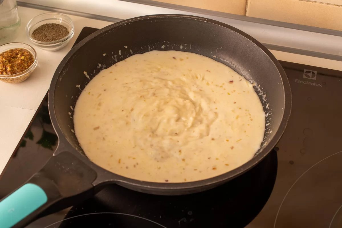 Base de bechamel para la salsa de la langosta thermidor
