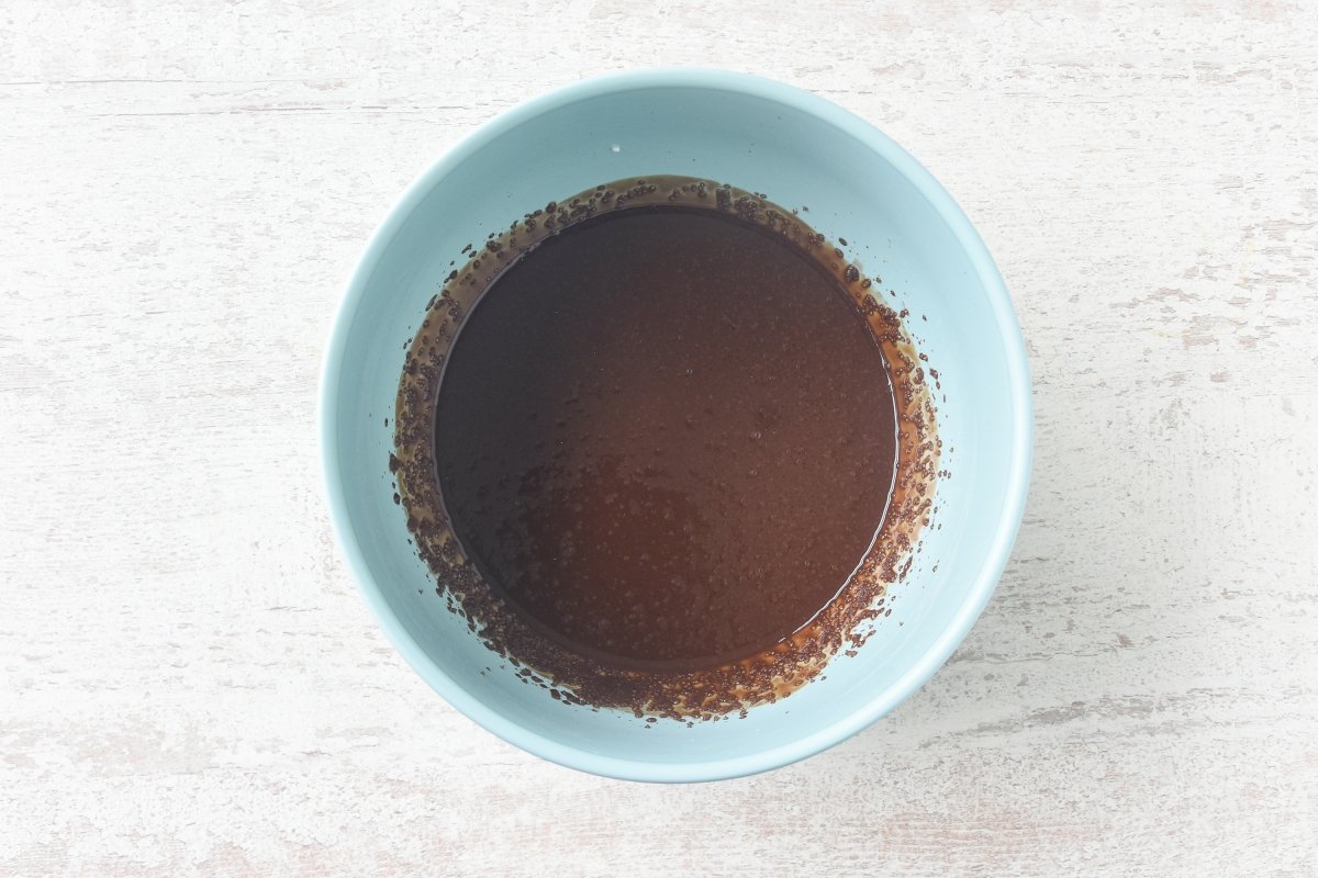 Batimos el azúcar con la mezcla de chocolate