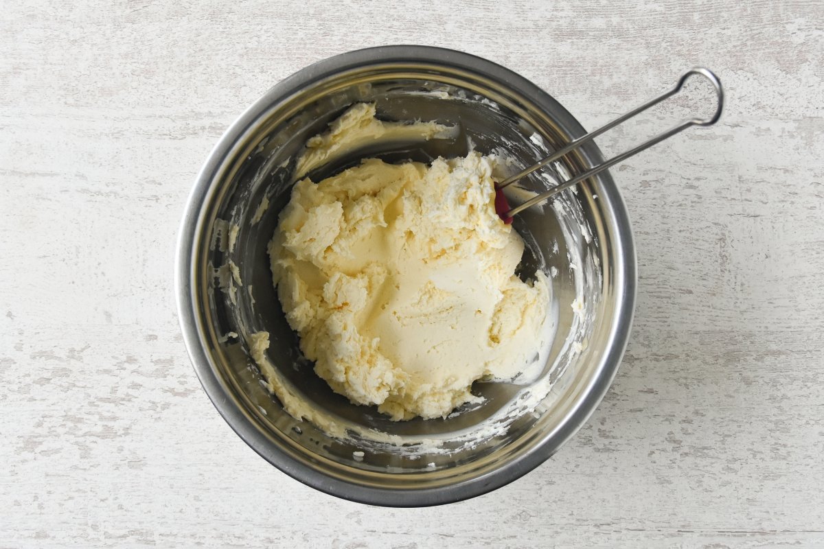 Batimos el mascarpone con el lemon curd