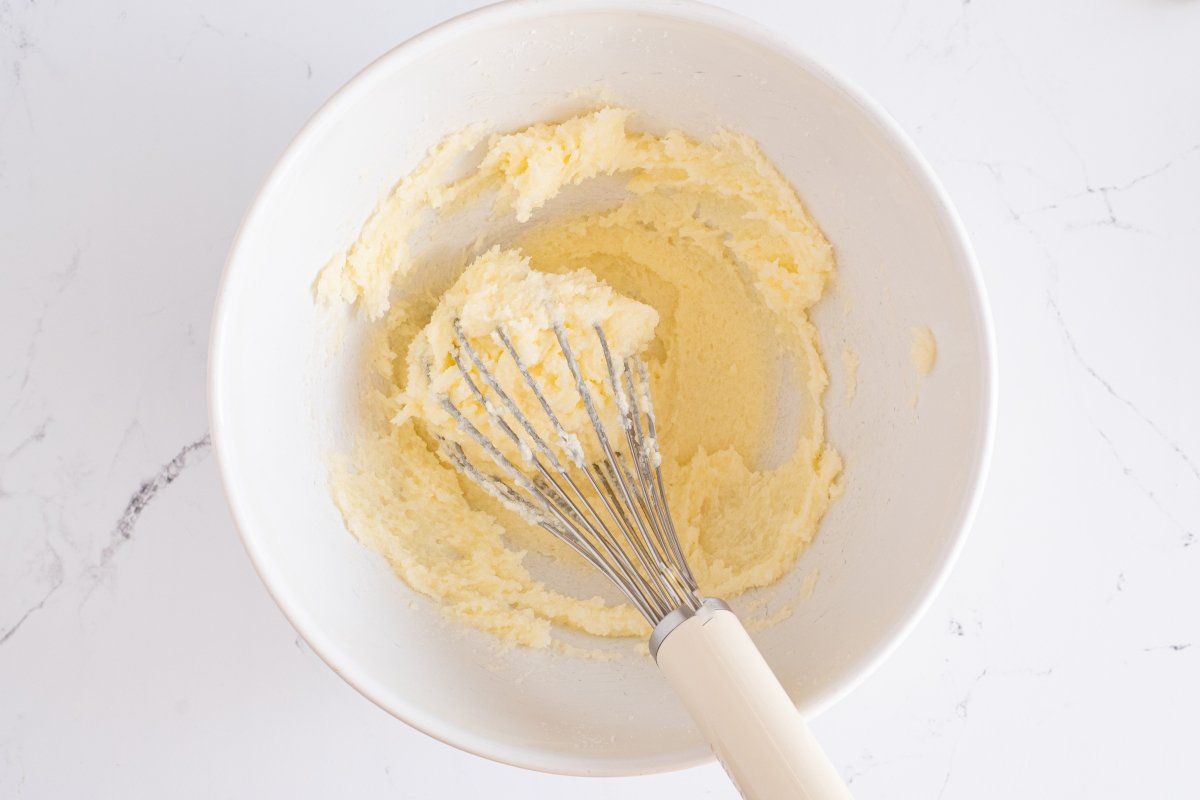 Batimos la mantequilla y el azúcar