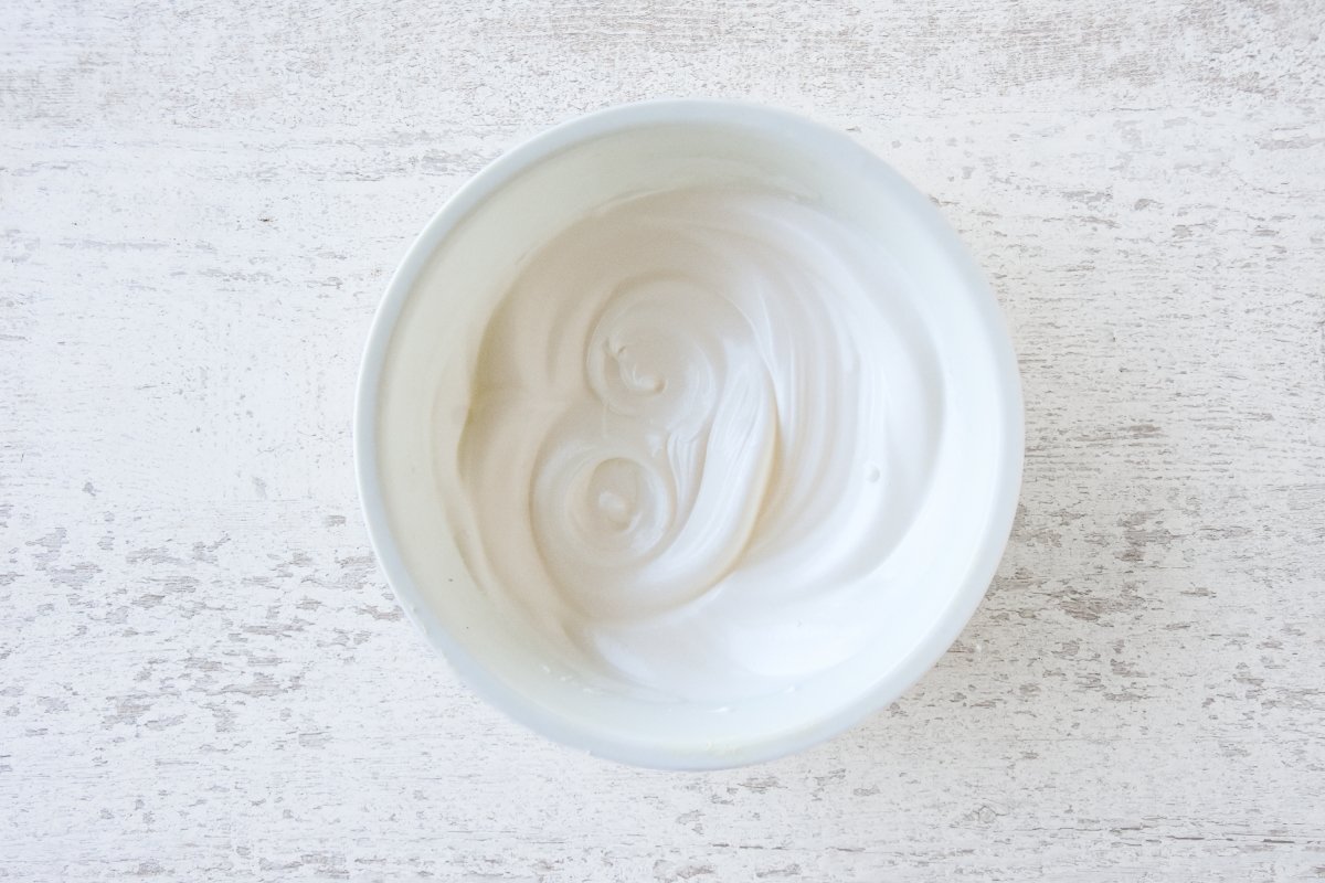 Batimos las claras para la crema de tiramisú