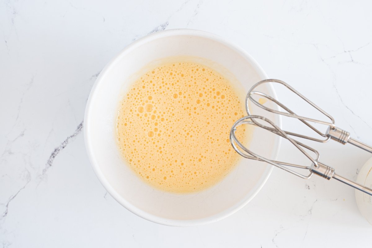 Batimos los huevos de la crema