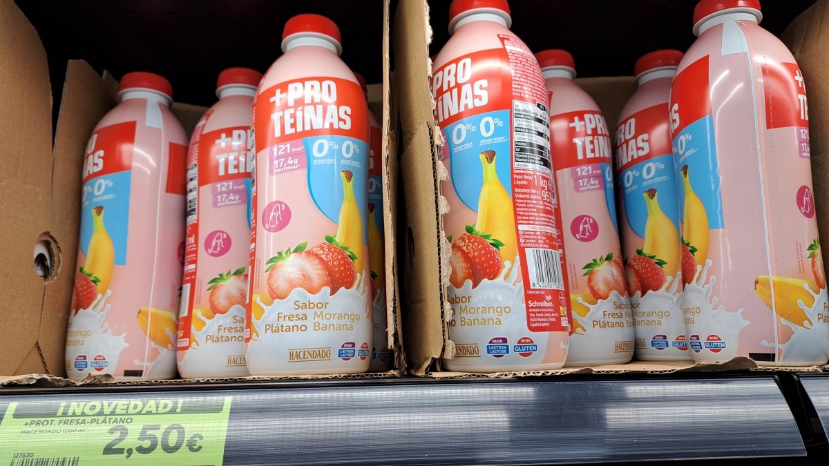 Bebida láctea desnatada fresa y plátano Hacendado