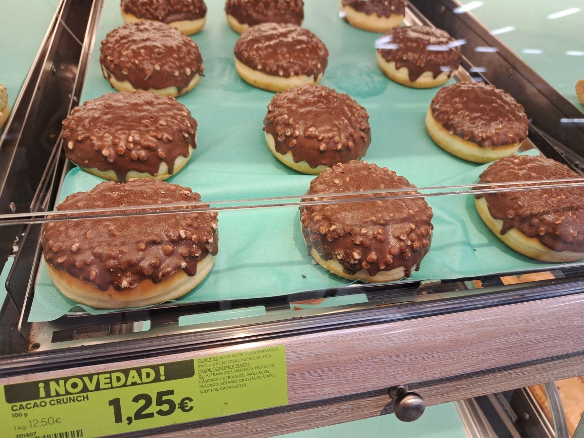 Berlina de cacao crunch rellena de crema de cacao Hacendado