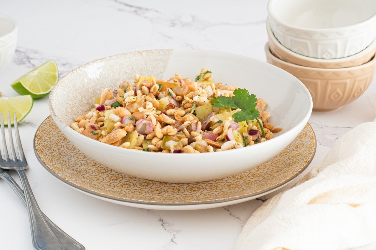 Bhelpuri en el plato