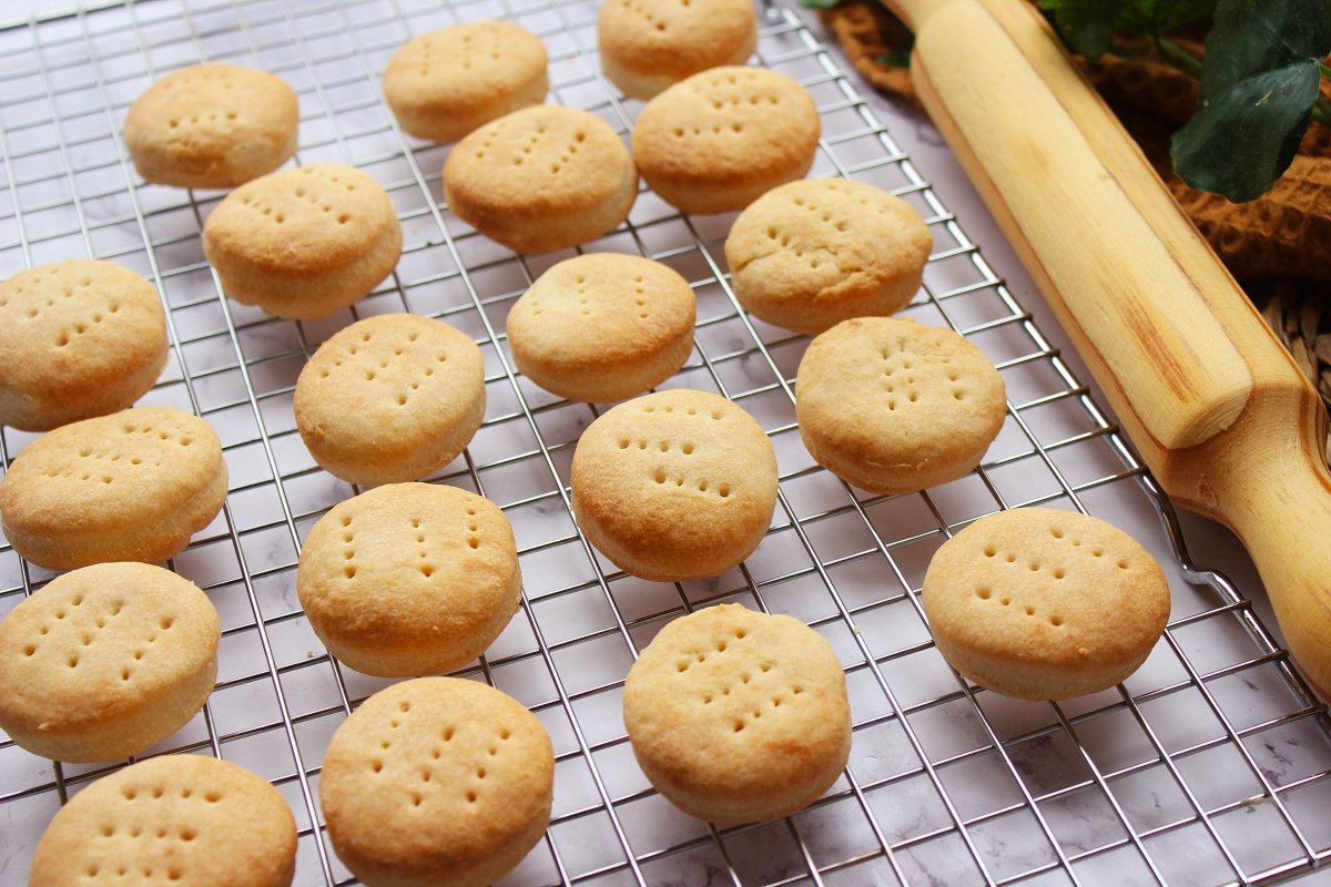 Shortbreads cooling on a wire rack