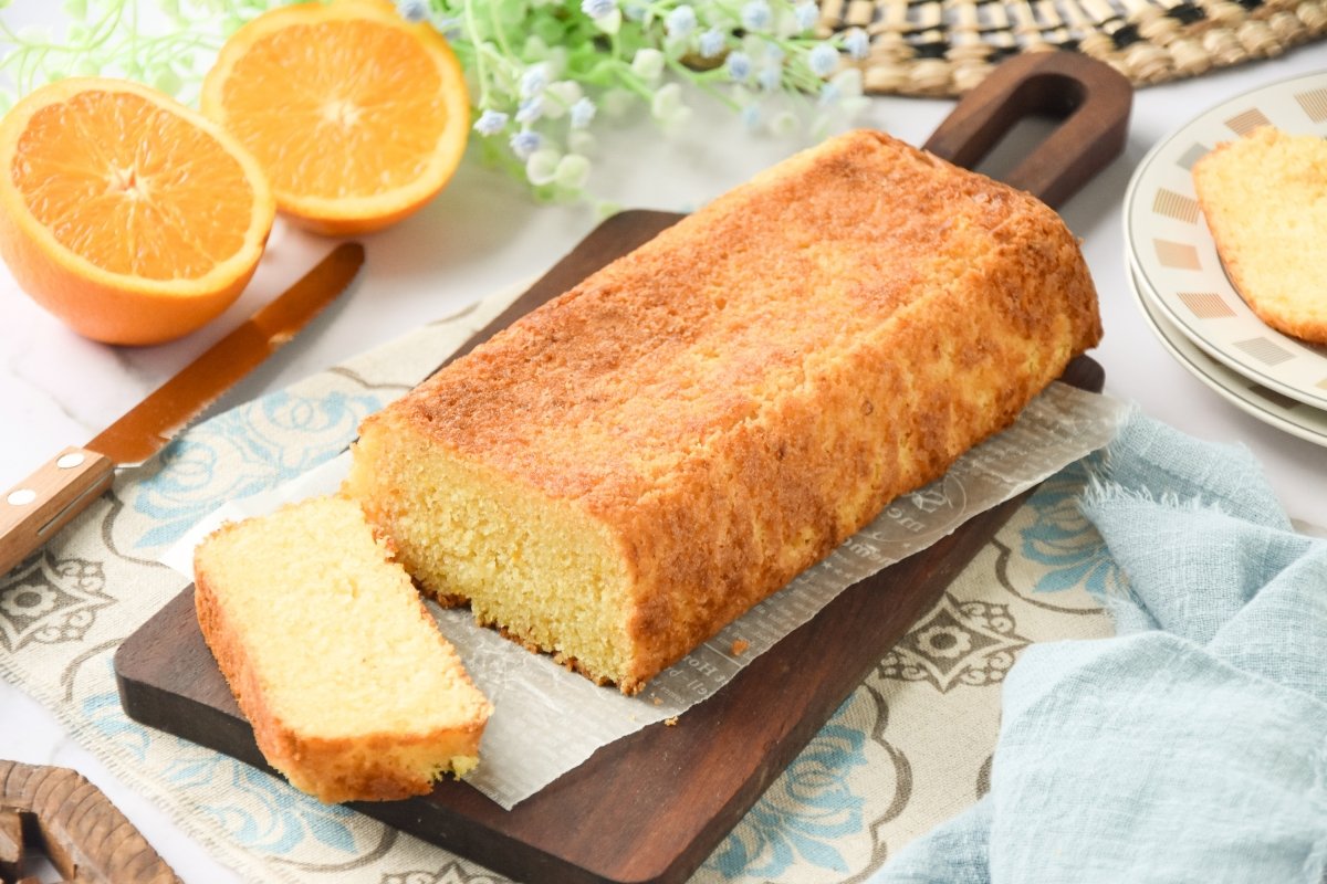 Bizcocho de naranja y yogur listo para comer