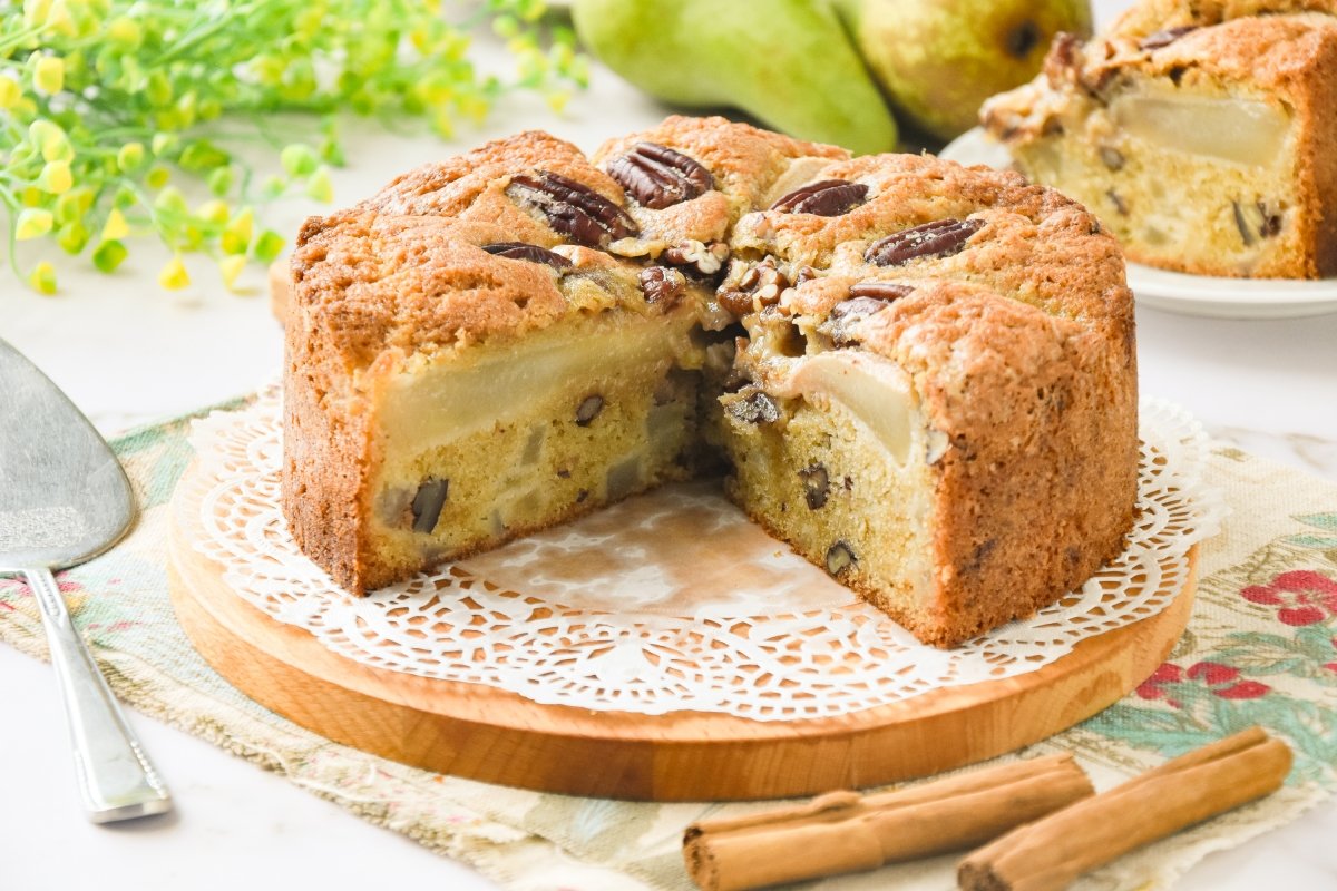 Bizcocho de pera con canela y nueces