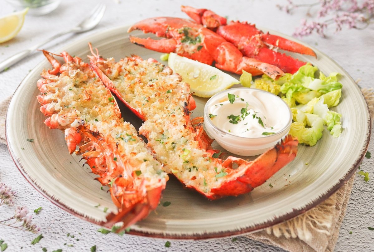 Bogavante con mantequilla de ajo y perejil