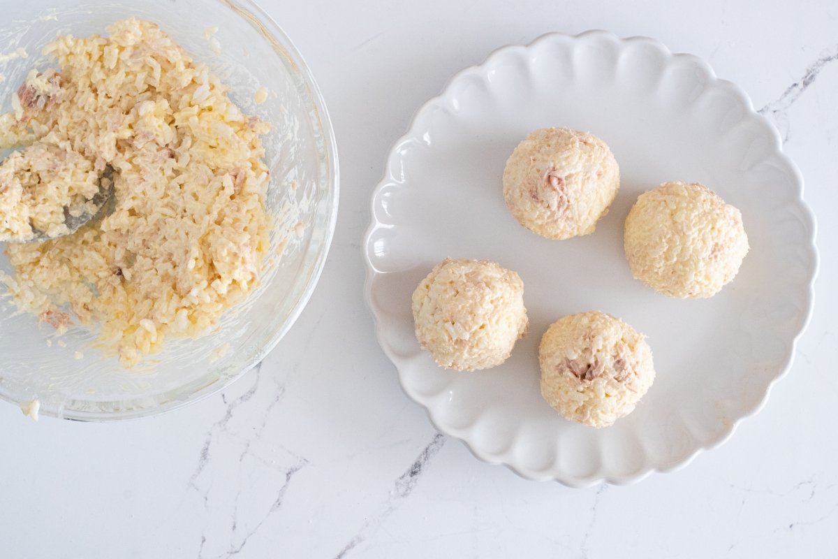 Boleamos el arroz con atún