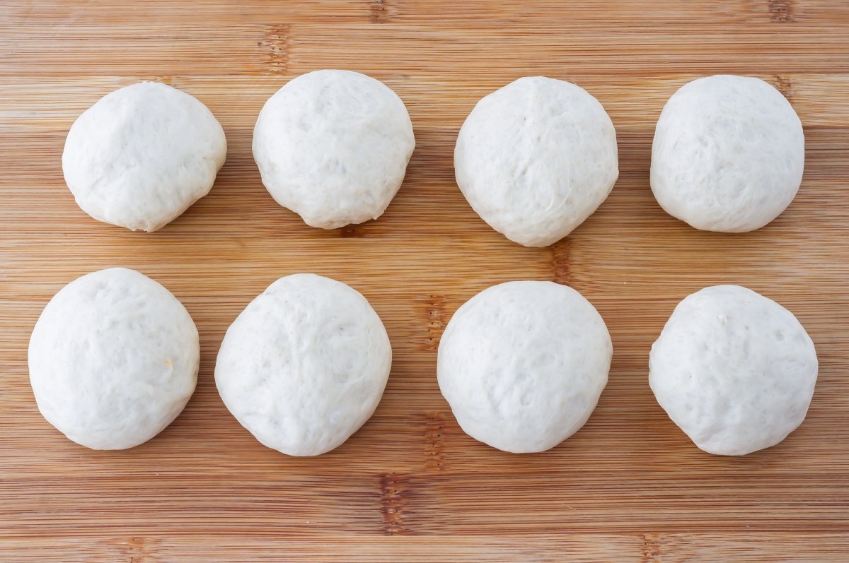 Bolear la masa de los baozi