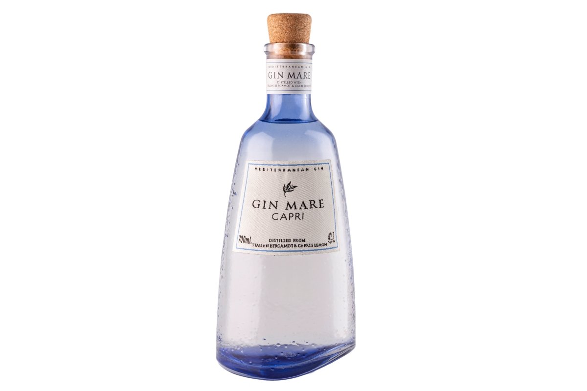 Botella de la ginebra Gin Mare Capri considerada de la smejores del mundo