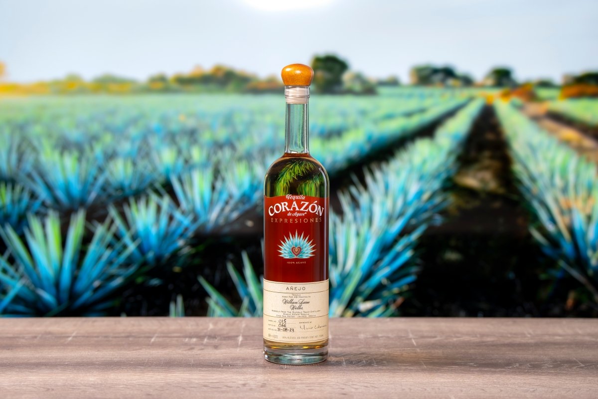 Botella de tequila Expresiones del Corazón William Larue Weller Añejo considerado de los mejores