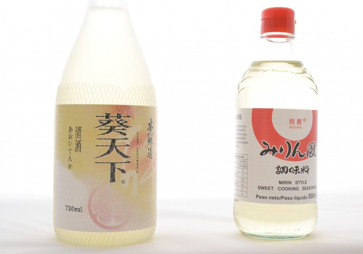 Botellas de sake y de mirin