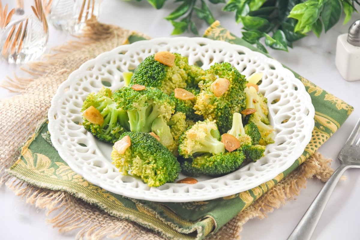 Brócoli rehogado listo para comer