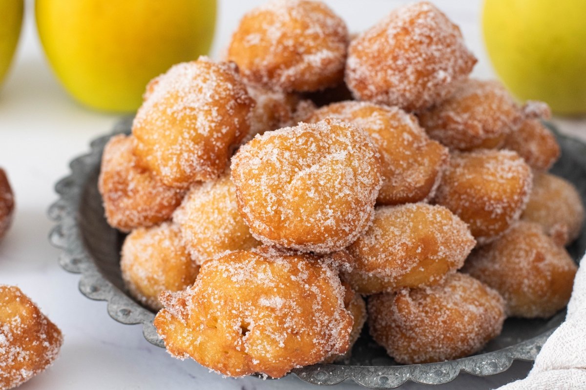 Buñuelos de manzana listos para servir