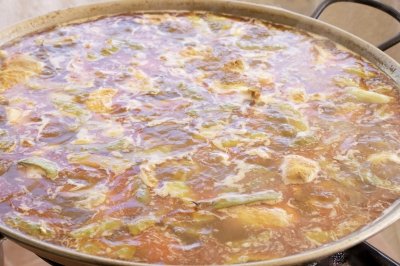 ¿La paella es mejor con el agua de Valencia?