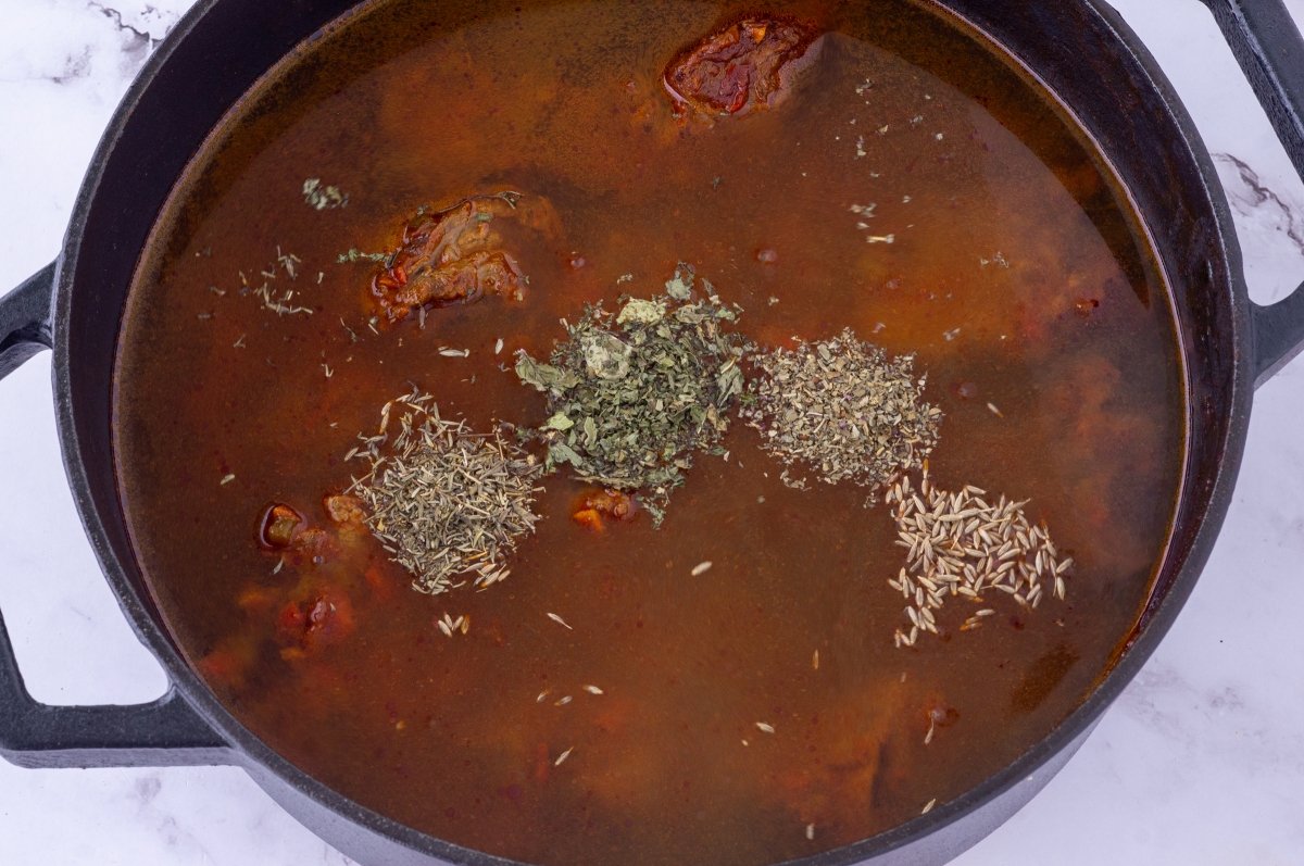 Caldo y especias de garbanzos estilo turco