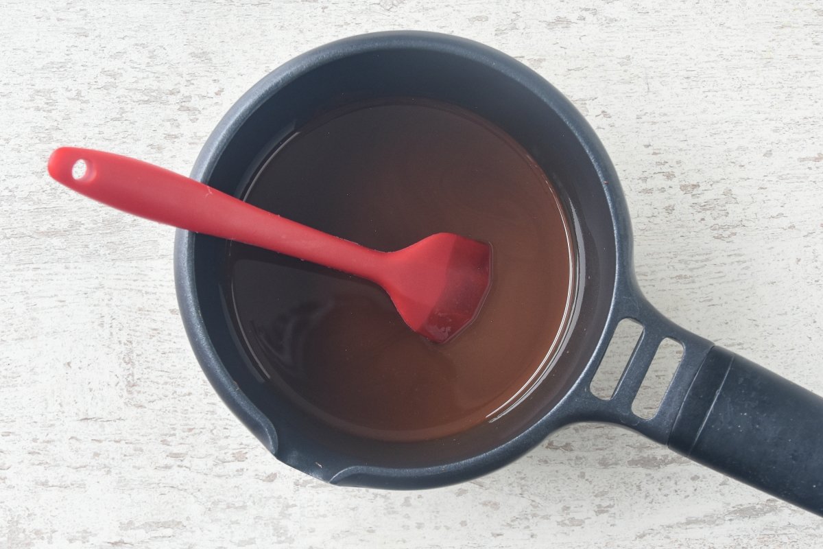 Calentamos el chocolate con la mantequilla