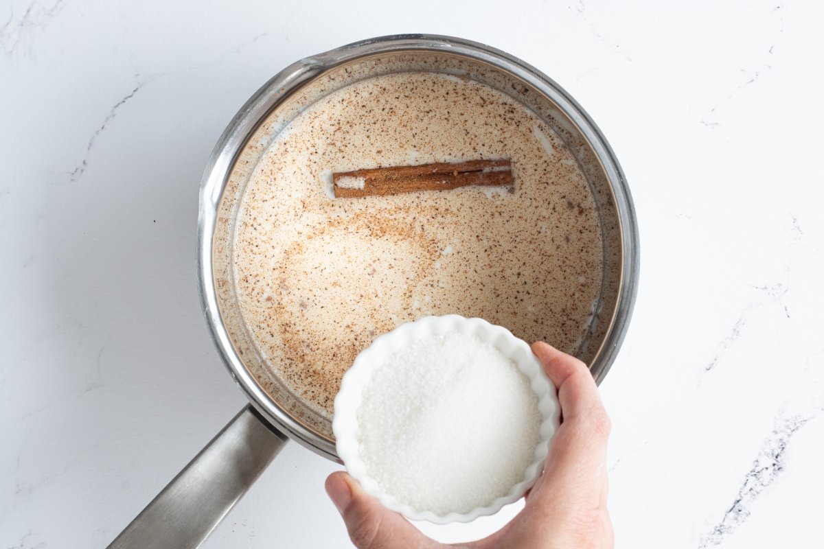 Calentamos la leche del majarete