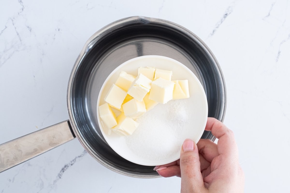 Calentamos la mantequilla de la masa