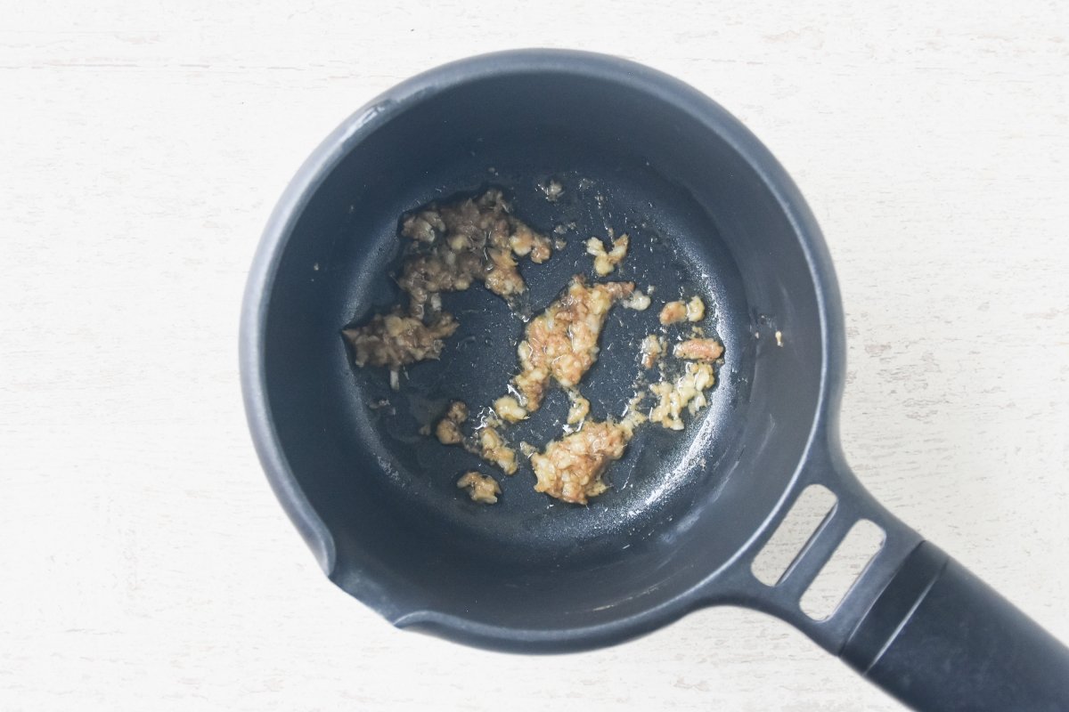 Calentamos la pasta de anchoas