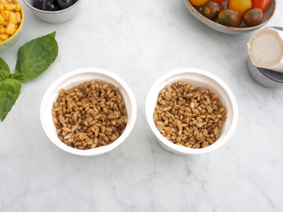 Calentar los vasitos de avena cocida