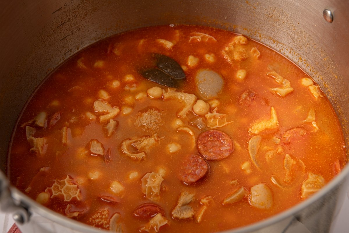 Callos con garbanzos recién hechos