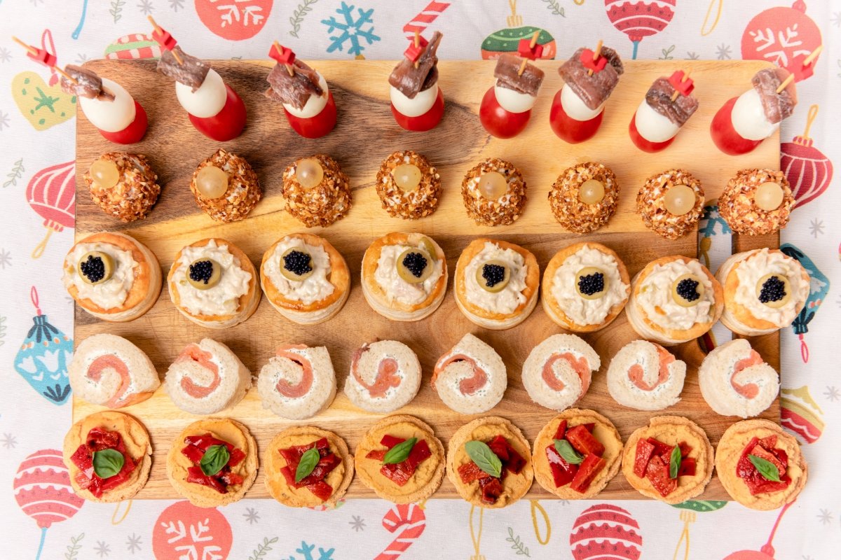 Canapés de Navidad listos para servir